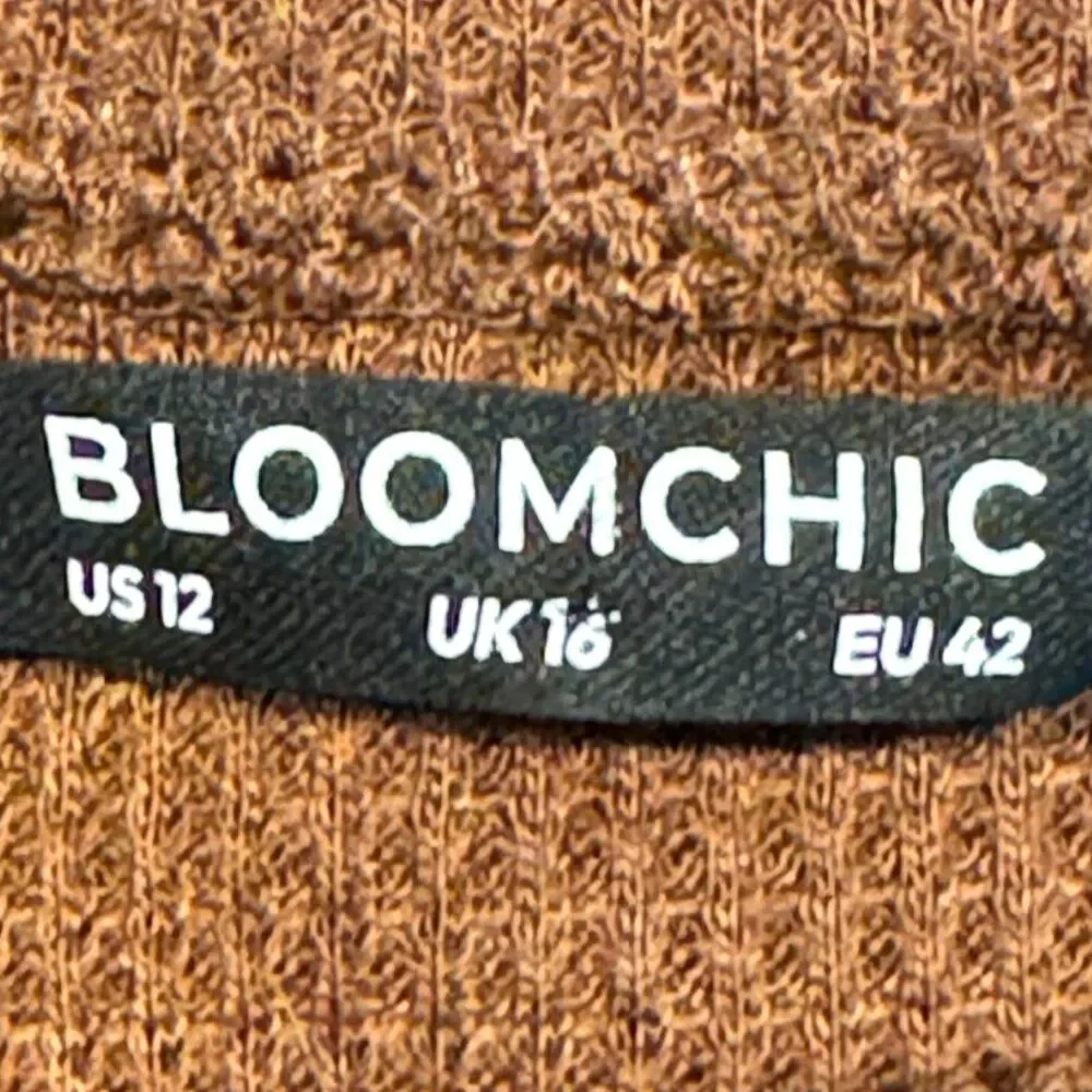 BloomChic Women's Brown Waffle Knit Blouse Floral Embroidery Size 12 - Picture 7 of 9